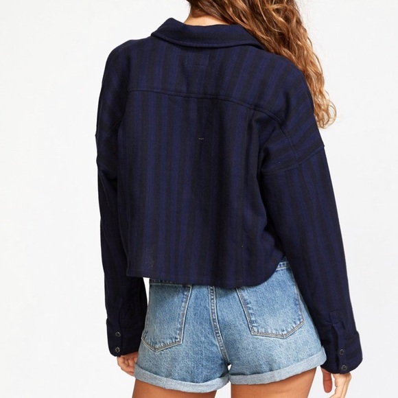 RVCA Vedder Button Up Cropped Flannel shirt Sz L - Picture 2 of 8